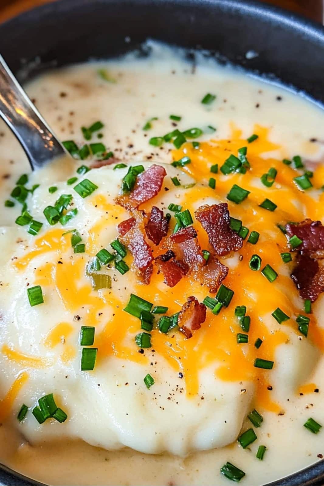 This Best Creamy Potato Soup recipe is rich and comforting! Made with bacon, gold potatoes, and a creamy broth, it's the perfect dish for a cozy night in. Ready in just 30 minutes!