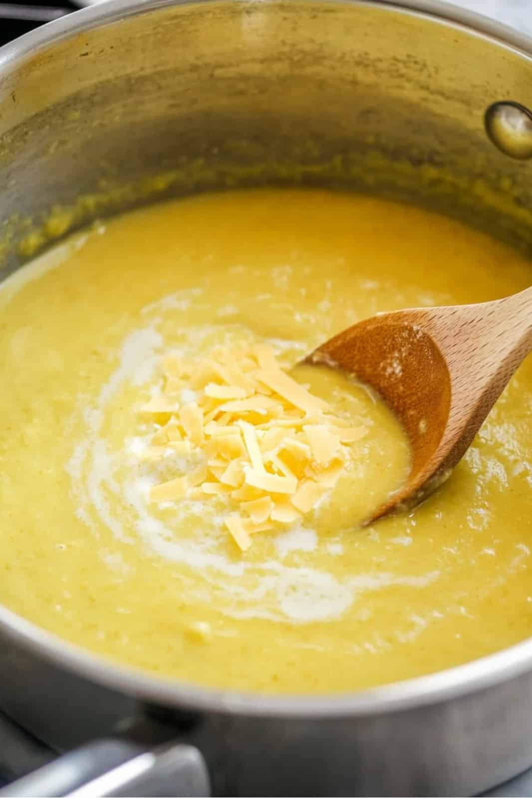 Creamy Cheddar Cauliflower & Roasted Garlic Soup Recipe